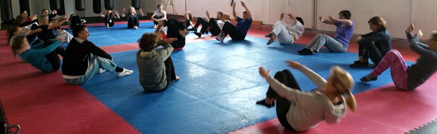 Hapkido Selbstverteidigung - Frauen lernen Fallschule